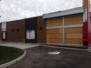 commercial-wendys-kingston-gardiners-road-flagship-store-new-design-first-in-ontario-11-exterior-drive-thru-side-wood-paneling-4-web