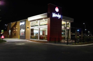 commercial-wendys-kingston-gardiners-road-flagship-store-new-design-first-in-ontario-12-completed-lighting-signage-1-web