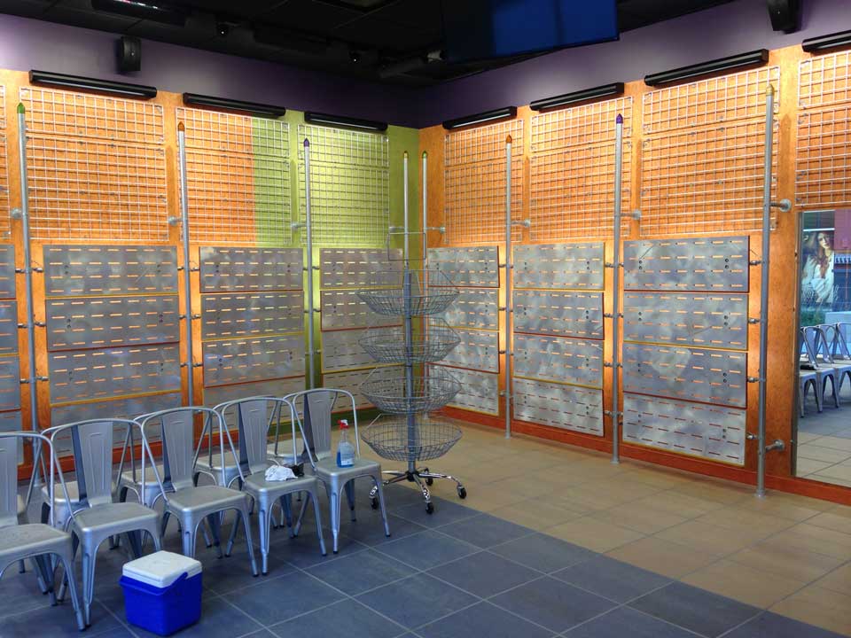 tenantfitupinteriorjourneyshoestangeroutlets4web R.K. Porter